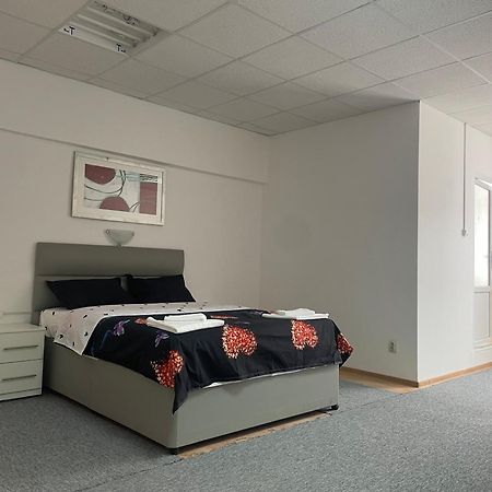 Studio Rentals Onesti Exteriér fotografie
