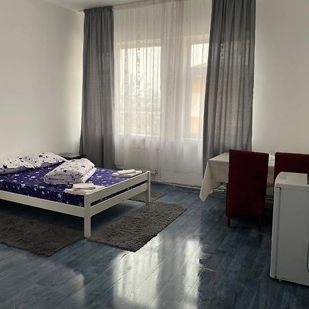 Studio Rentals Onesti Exteriér fotografie