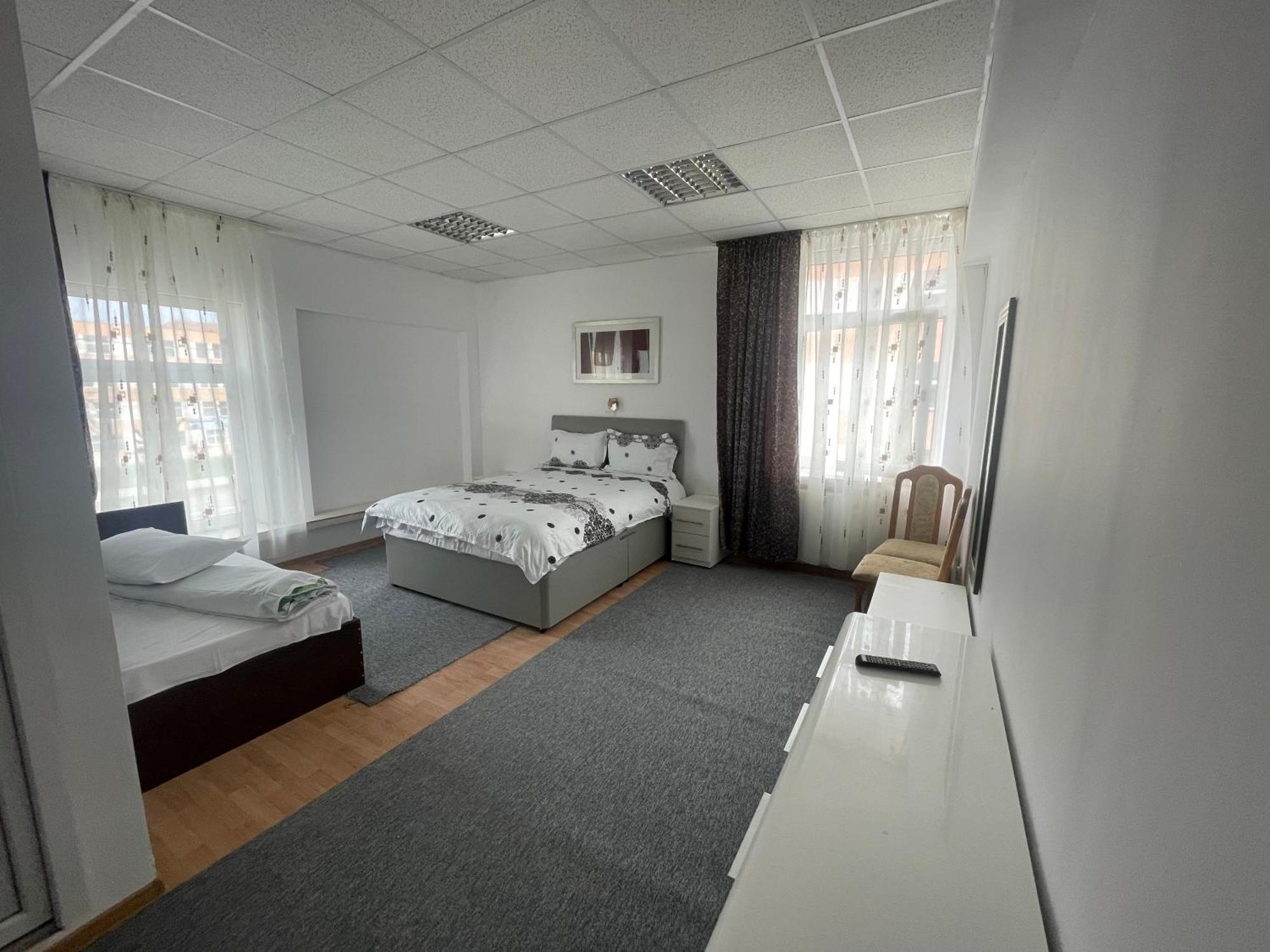 Studio Rentals Onesti Exteriér fotografie