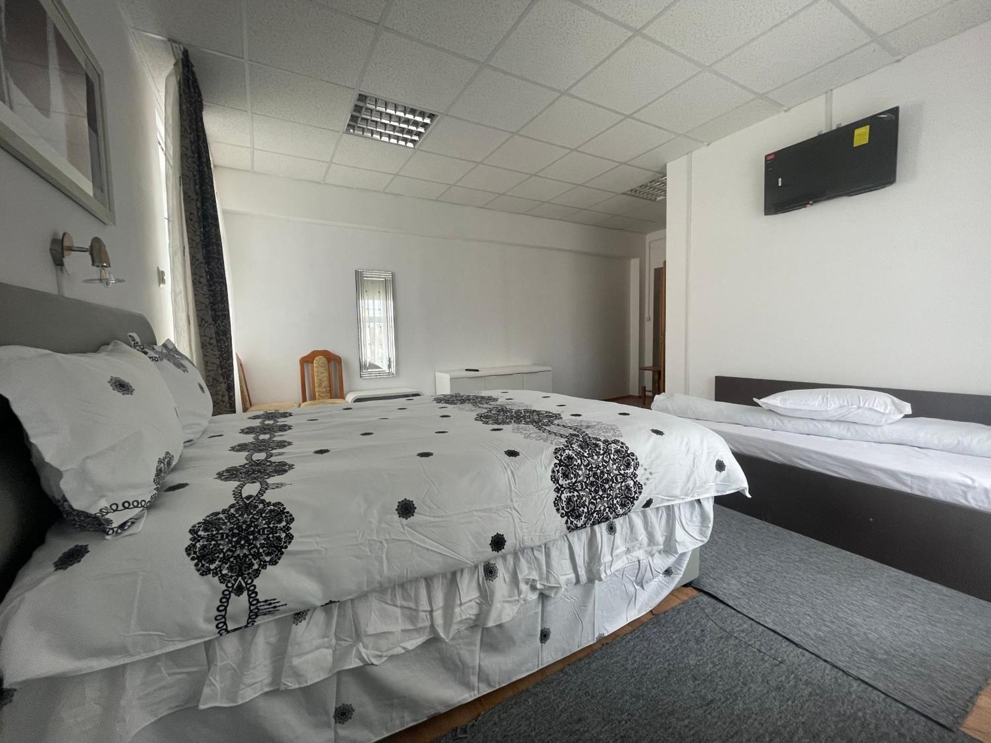 Studio Rentals Onesti Exteriér fotografie