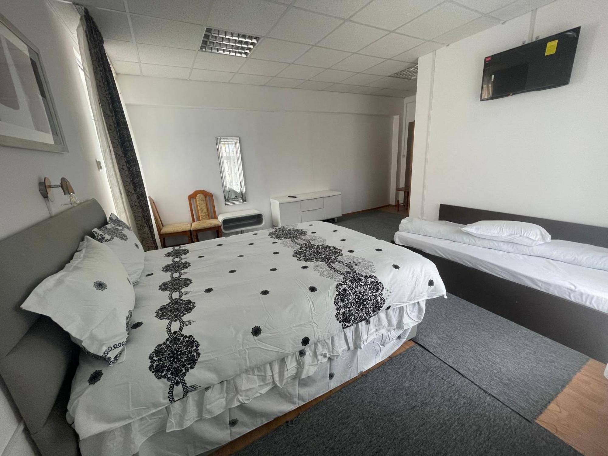 Studio Rentals Onesti Exteriér fotografie